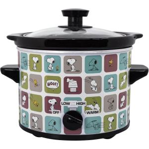 Uncanny Brands Bluey 2qt Slow Cooker – Small Kitchen Appliance(Peanuts Snoopy)